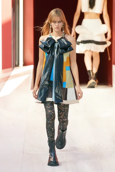 Look 14